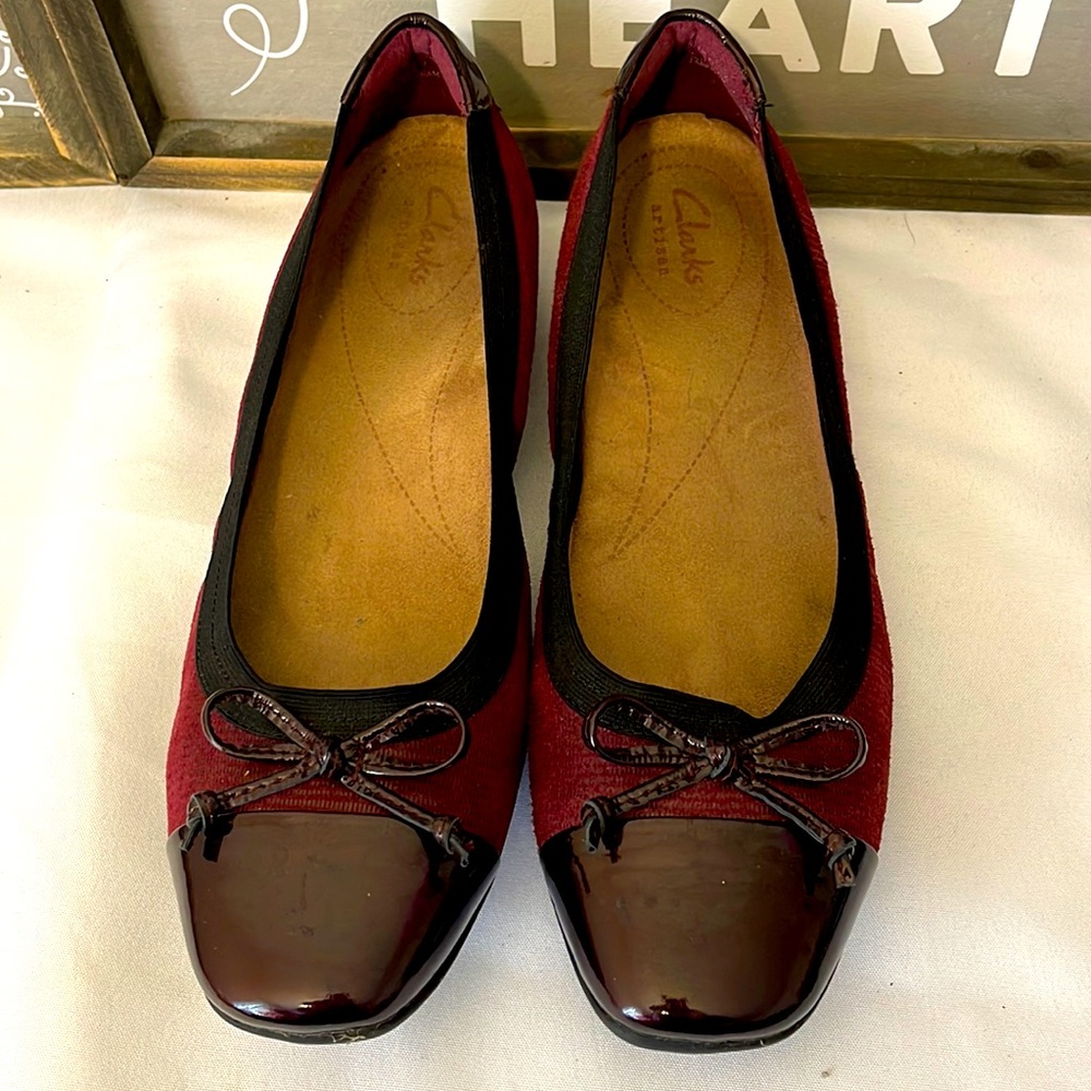 Clarks Artisan Flats Suede Bow Shoes Size: 9.5